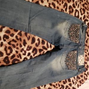 Miss Me Mid Rise Cuffed Capris Size 28